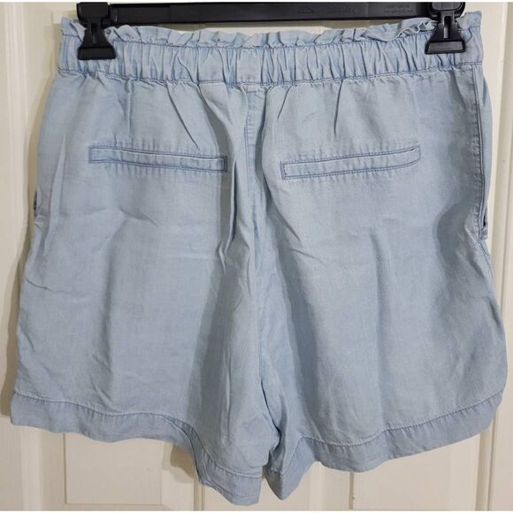 H&M High Waist Paper Bag Chambray Denim Shorts Sz 8 Pull On Light Weight Elastic - Picture 2 of 5
